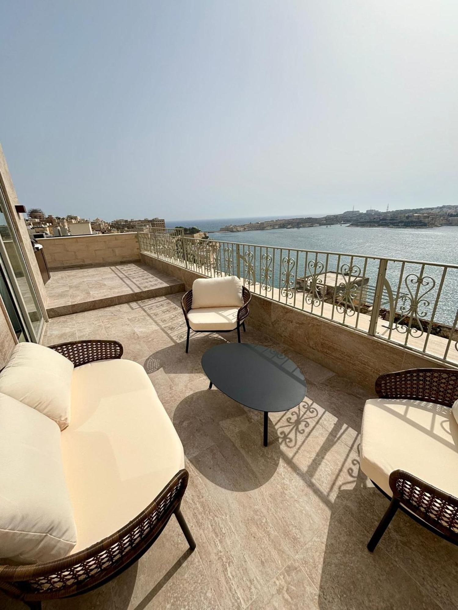 Battery House Hotel Валета Екстериор снимка
