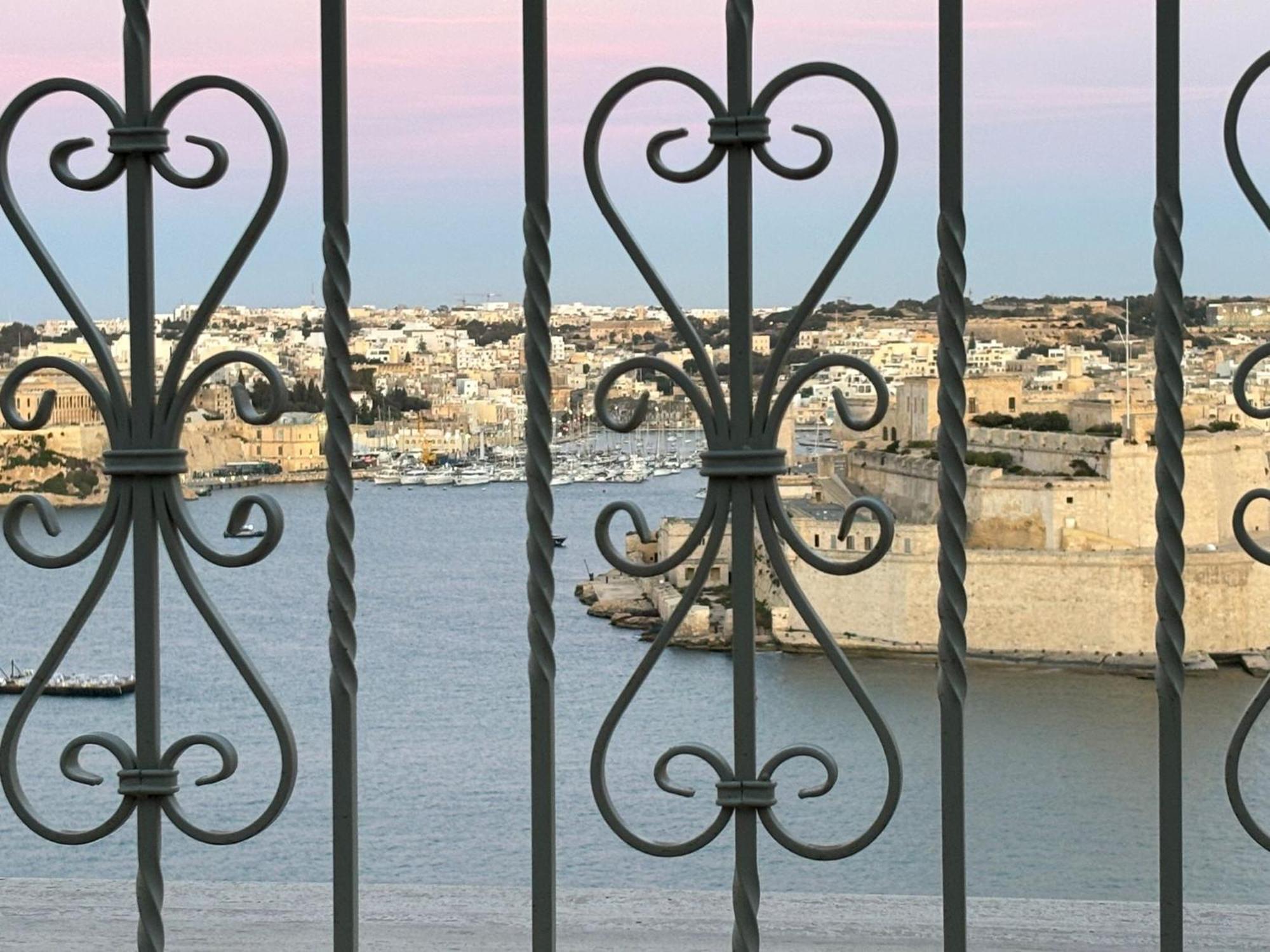 Battery House Hotel Валета Екстериор снимка