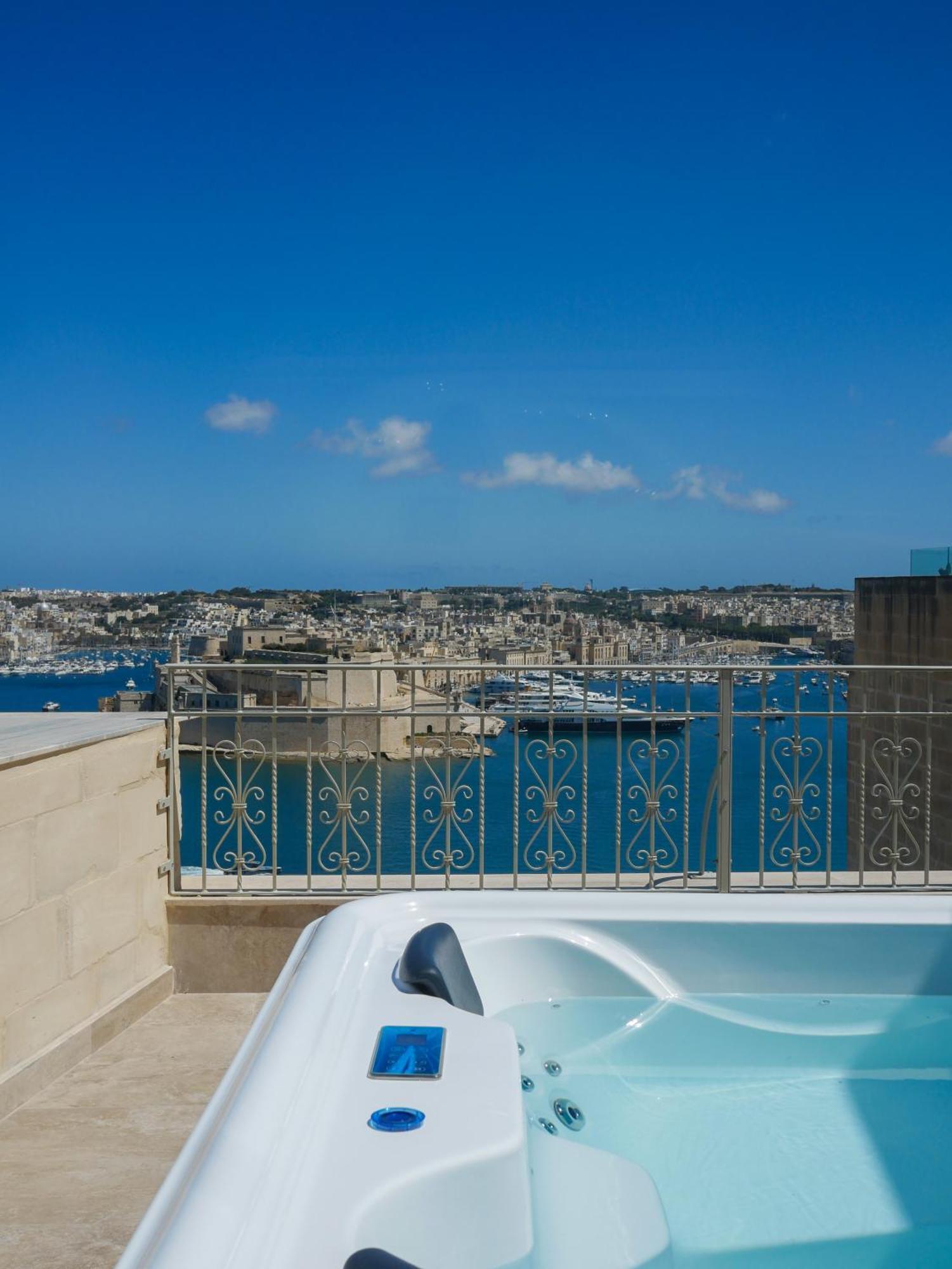 Battery House Hotel Валета Стая снимка